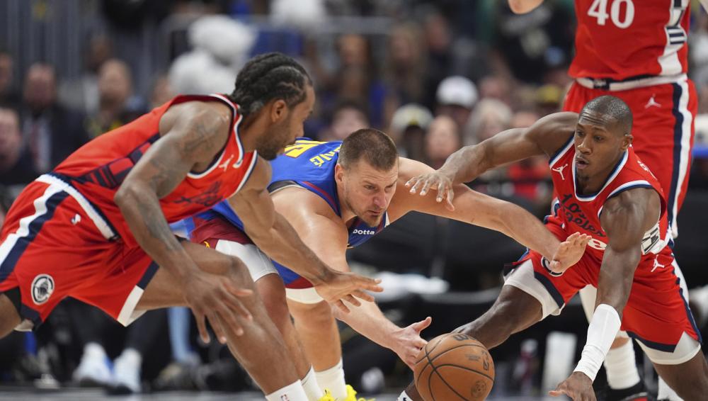 孙杨400米自由泳摘银：比去年的孙杨做得更好一些！妻子张豆豆发文祝贺.